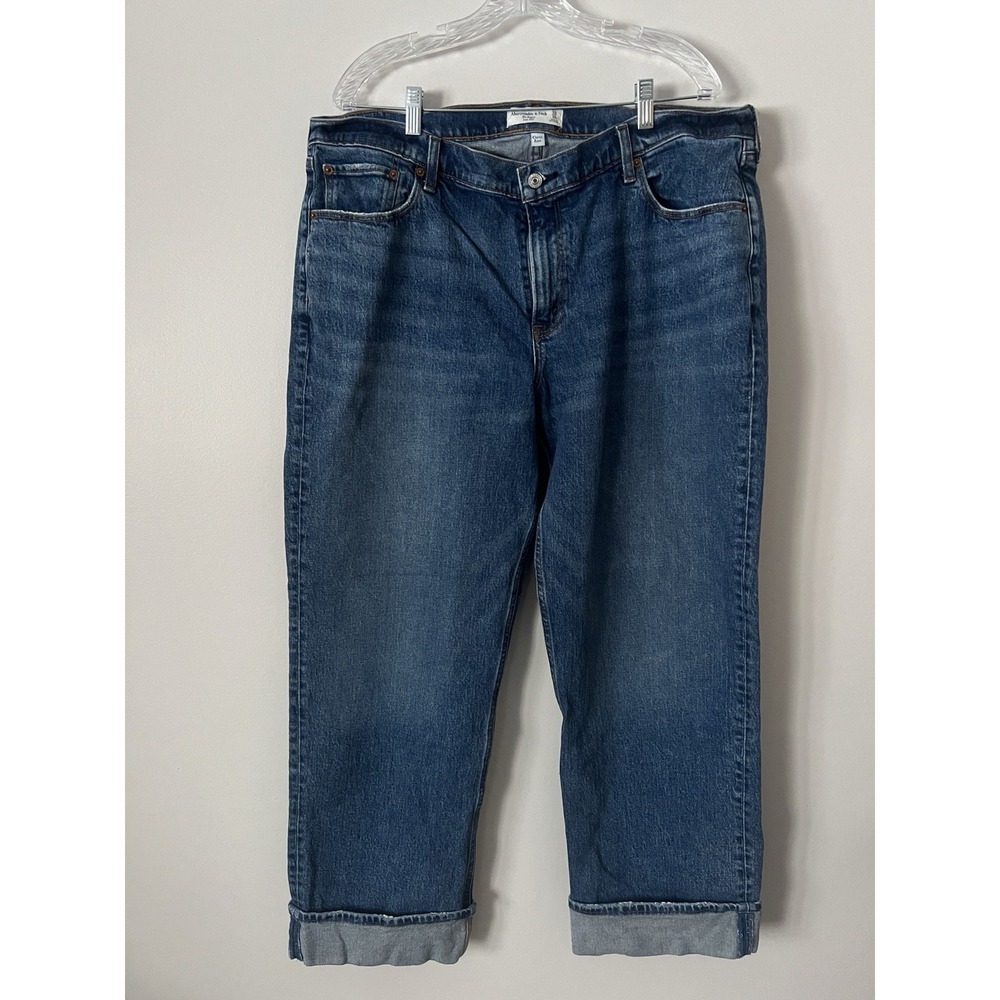 Abercrombie & Fitch The Baggy Low Rise Jeans Size 33/16R Curve Love Medium Wash